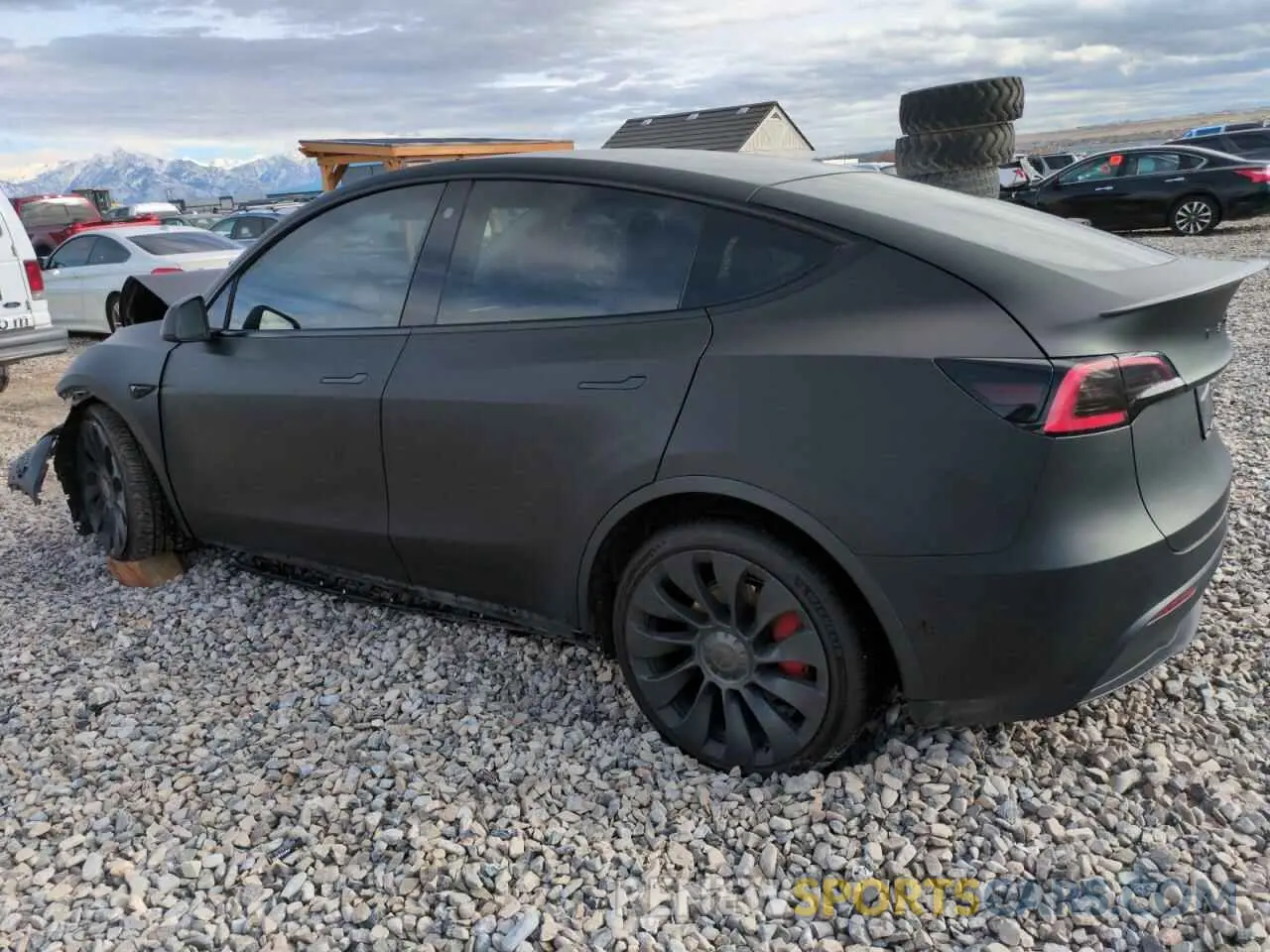 2 fotografías del automóvil dañado 5YJYGDEF9MF098617 TESLA MODEL Y 2021