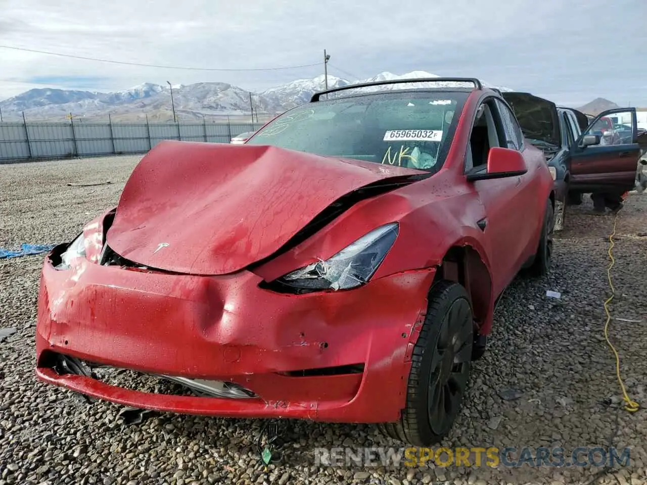 2 fotografías del automóvil dañado 5YJYGDEF9MF194828 TESLA MODEL Y 2021
