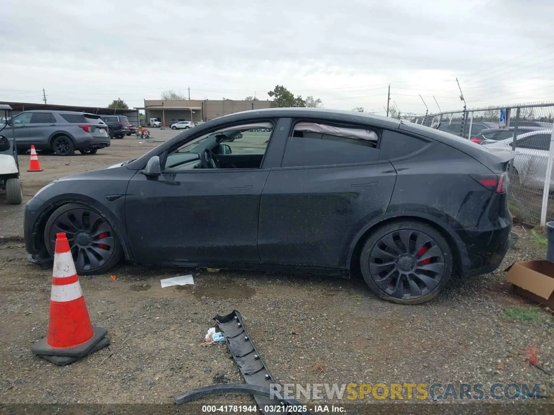 14 fotografías del automóvil dañado 5YJYGDEF9MF273884 TESLA MODEL Y 2021