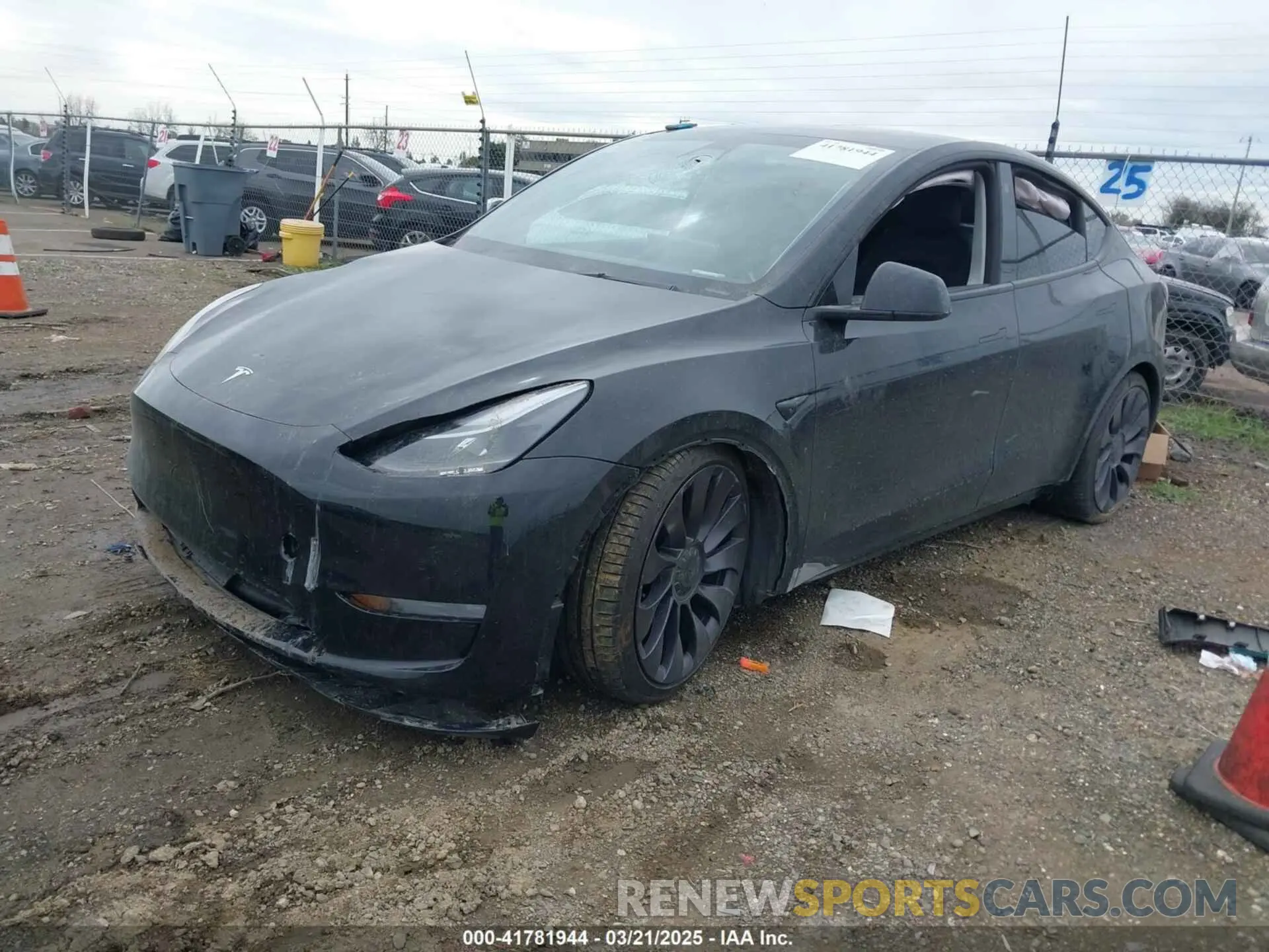 2 fotografías del automóvil dañado 5YJYGDEF9MF273884 TESLA MODEL Y 2021
