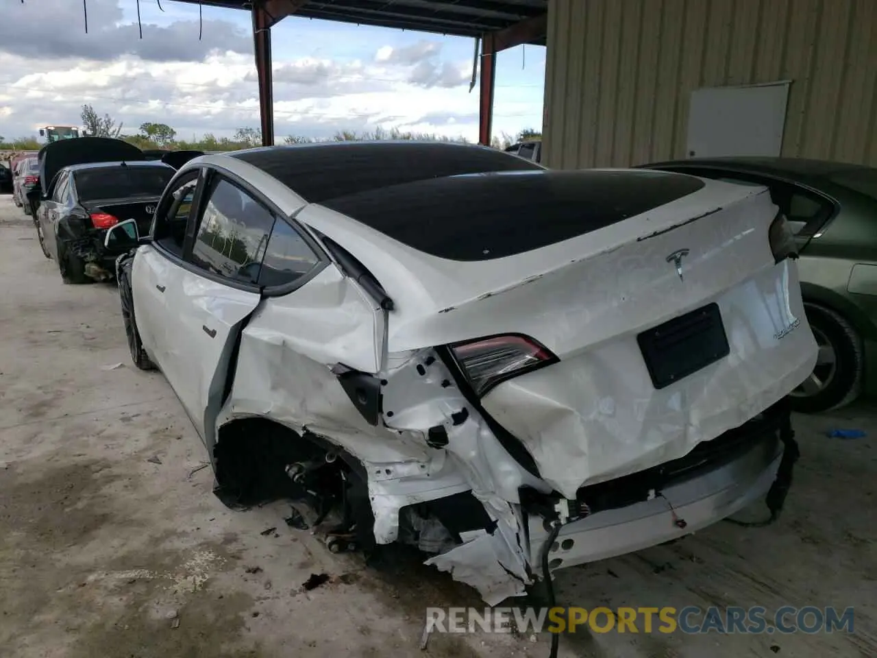 3 fotografías del automóvil dañado 5YJYGDEFXMF267463 TESLA MODEL Y 2021