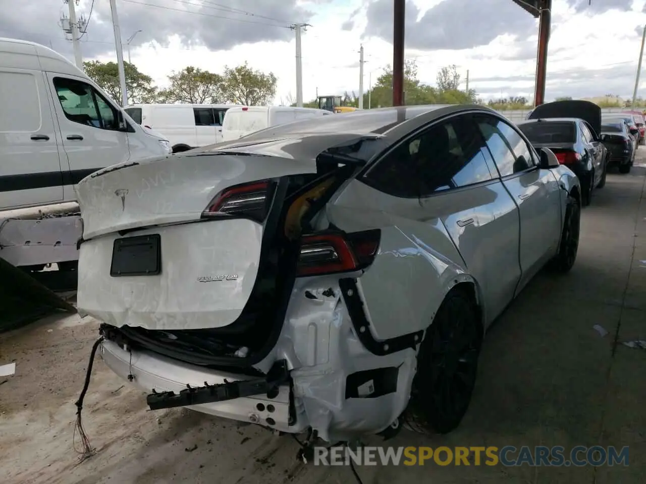 4 fotografías del automóvil dañado 5YJYGDEFXMF267463 TESLA MODEL Y 2021
