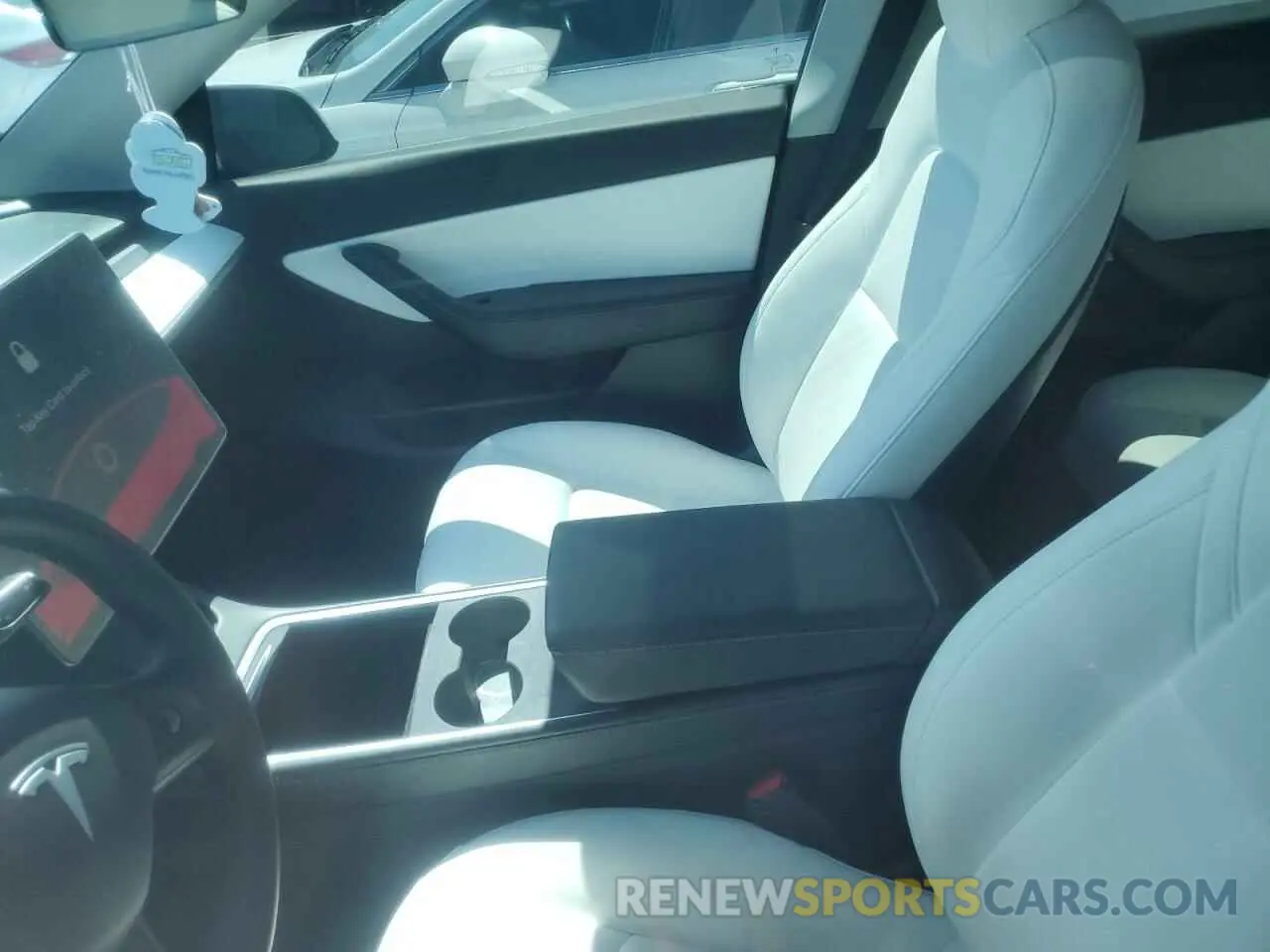 9 fotografías del automóvil dañado 5YJYGDEFXMF293903 TESLA MODEL Y 2021