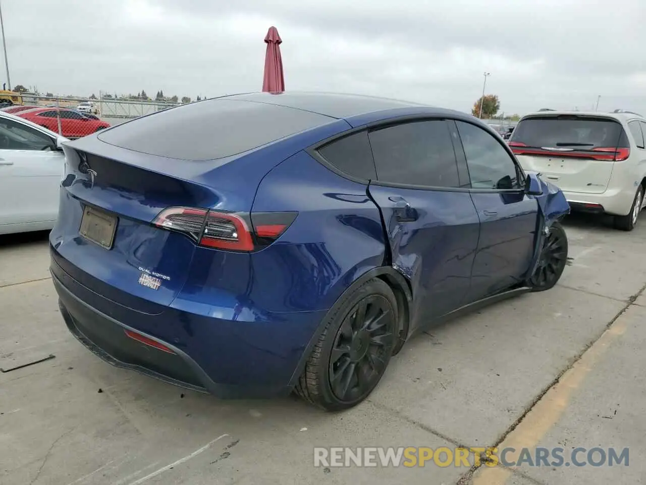 3 fotografías del automóvil dañado 7SAYGAEE1NF349947 TESLA MODEL Y 2022