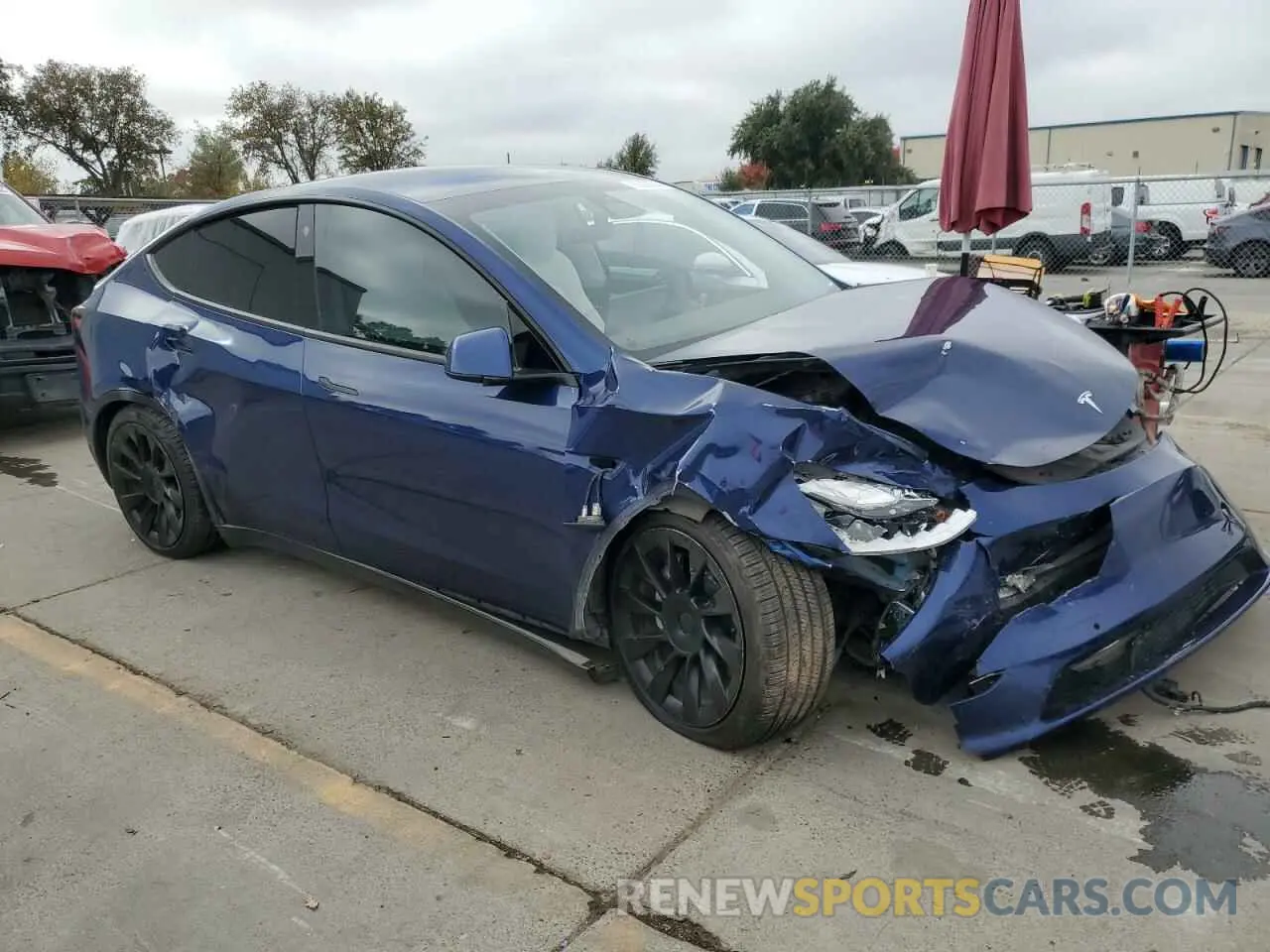 4 fotografías del automóvil dañado 7SAYGAEE1NF349947 TESLA MODEL Y 2022