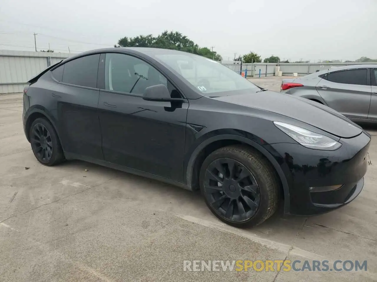 4 fotografías del automóvil dañado 7SAYGAEE1NF381491 TESLA MODEL Y 2022