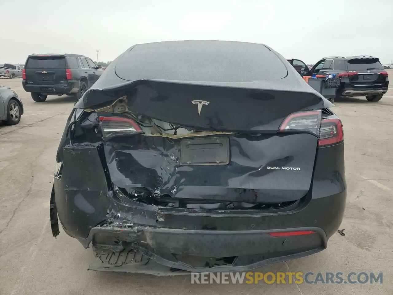 6 fotografías del automóvil dañado 7SAYGAEE1NF381491 TESLA MODEL Y 2022