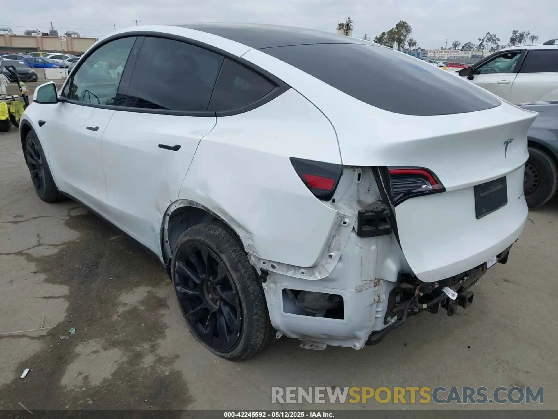 3 fotografías del automóvil dañado 7SAYGAEE1NF402341 TESLA MODEL Y 2022