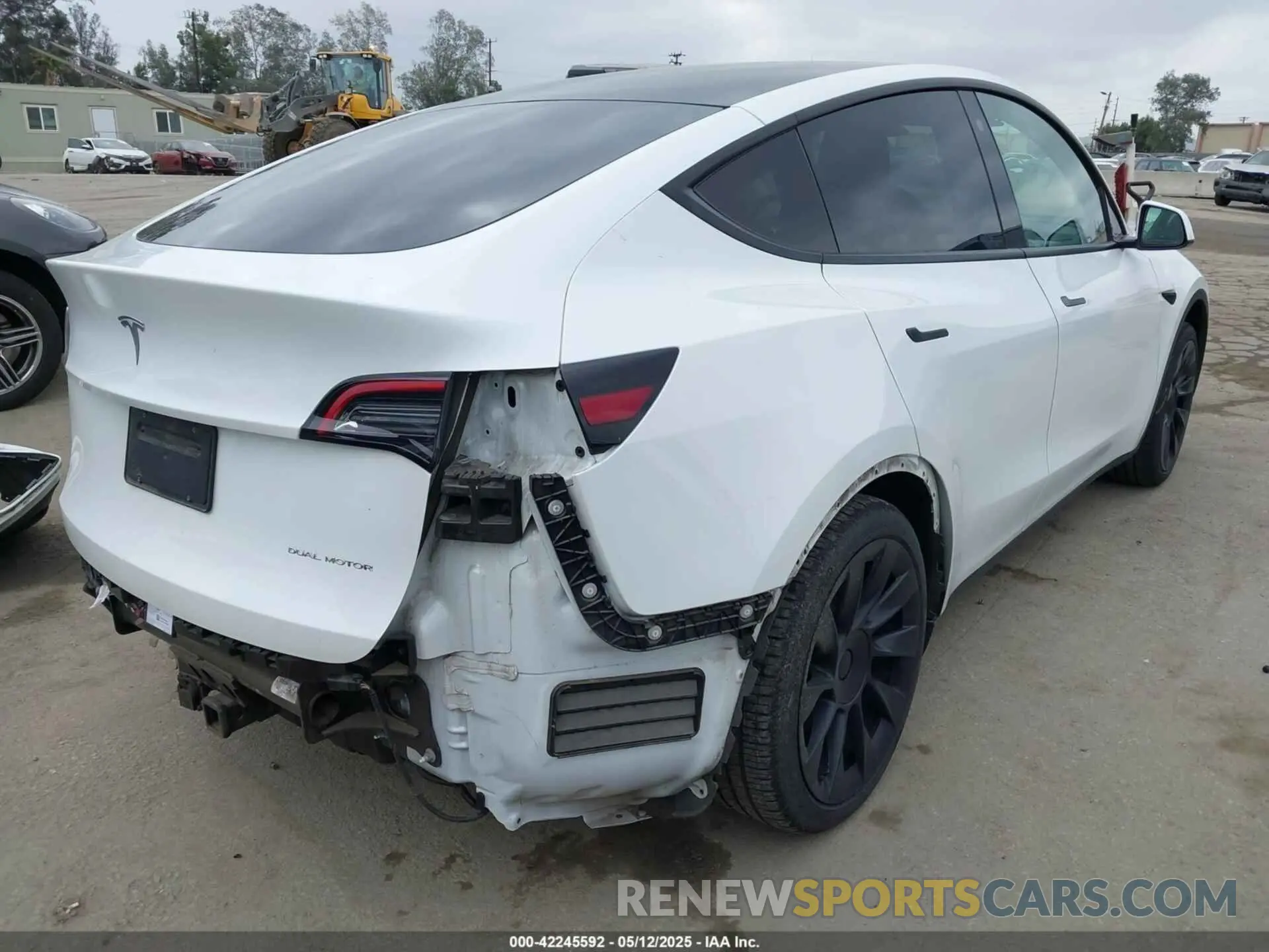 4 fotografías del automóvil dañado 7SAYGAEE1NF402341 TESLA MODEL Y 2022