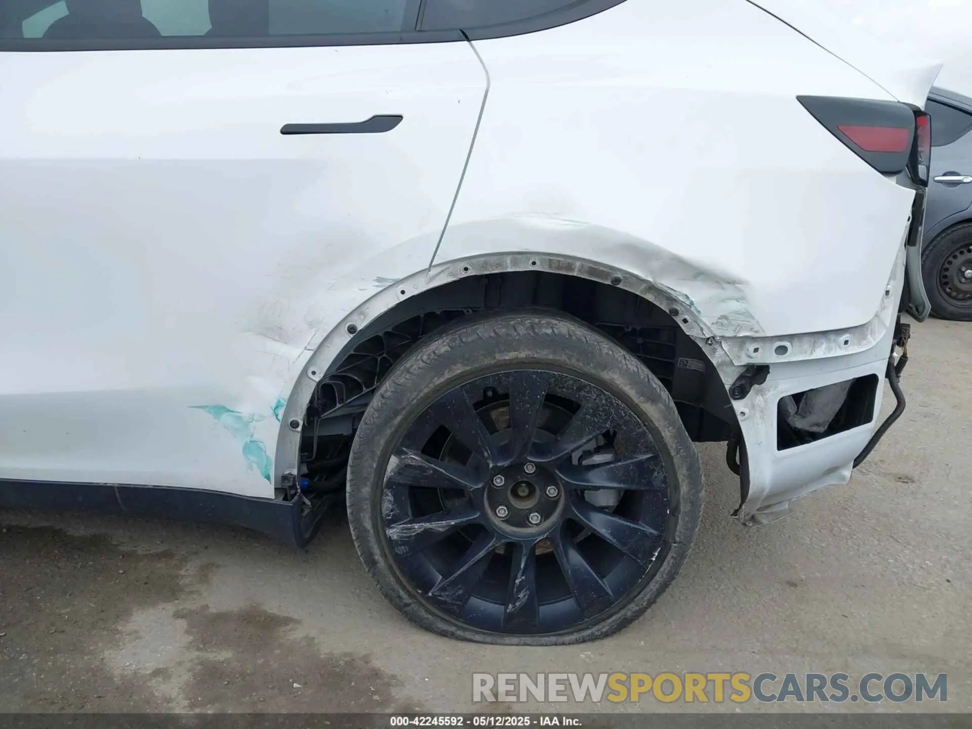 6 fotografías del automóvil dañado 7SAYGAEE1NF402341 TESLA MODEL Y 2022