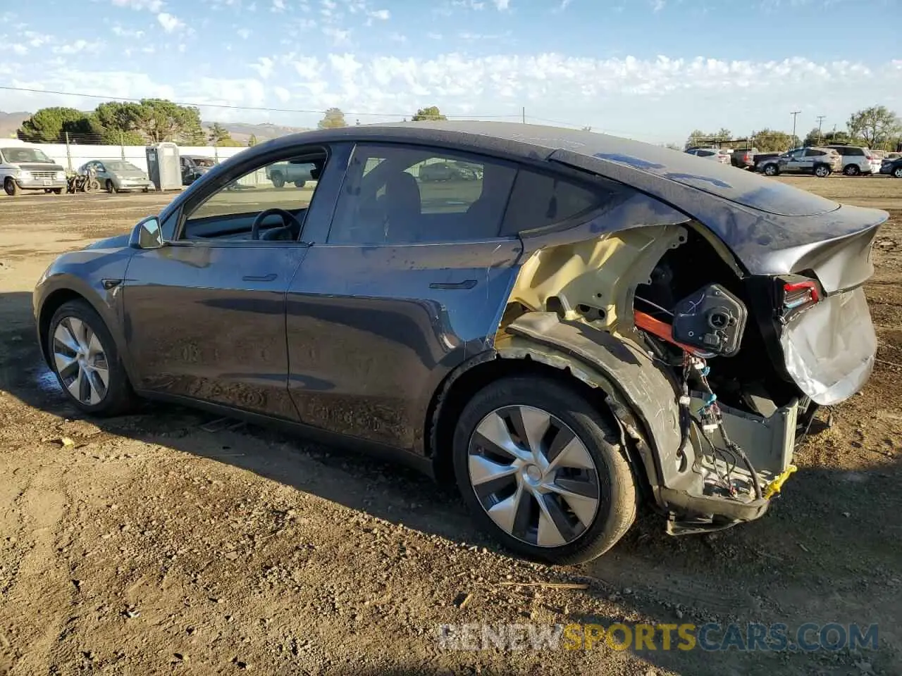 2 fotografías del automóvil dañado 7SAYGAEE2NF364179 TESLA MODEL Y 2022