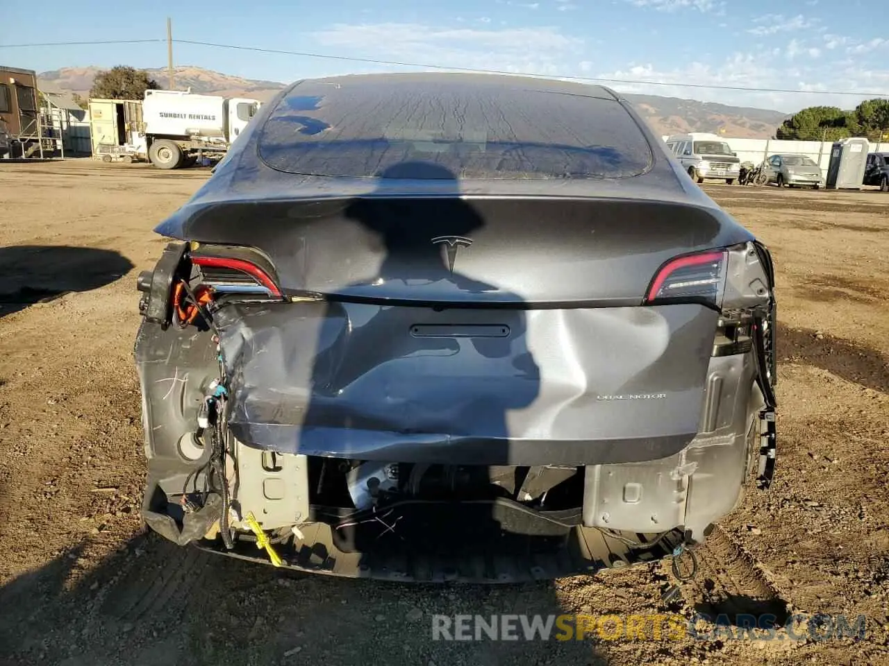 6 fotografías del automóvil dañado 7SAYGAEE2NF364179 TESLA MODEL Y 2022