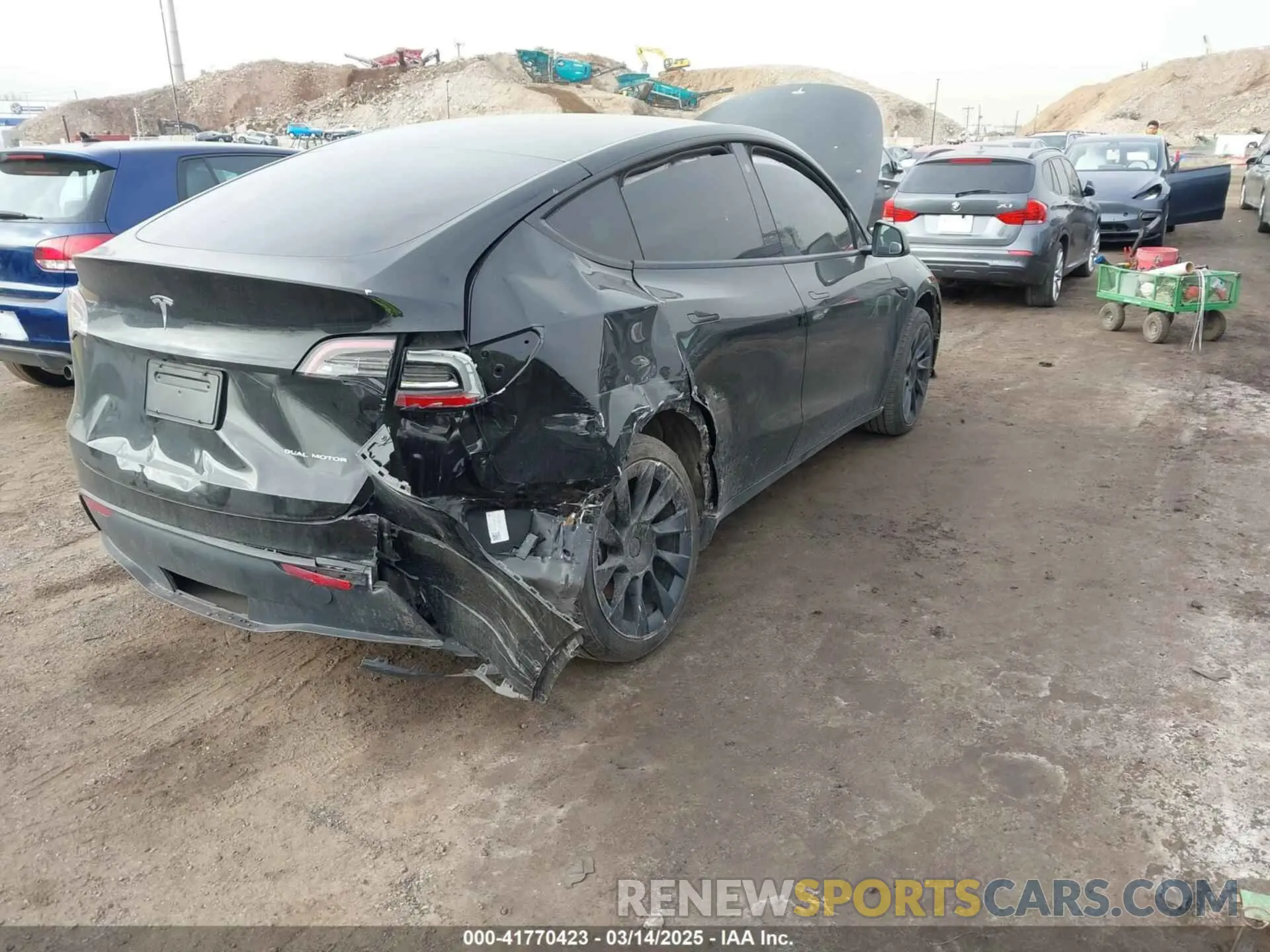 4 fotografías del automóvil dañado 7SAYGAEE3NF537420 TESLA MODEL Y 2022