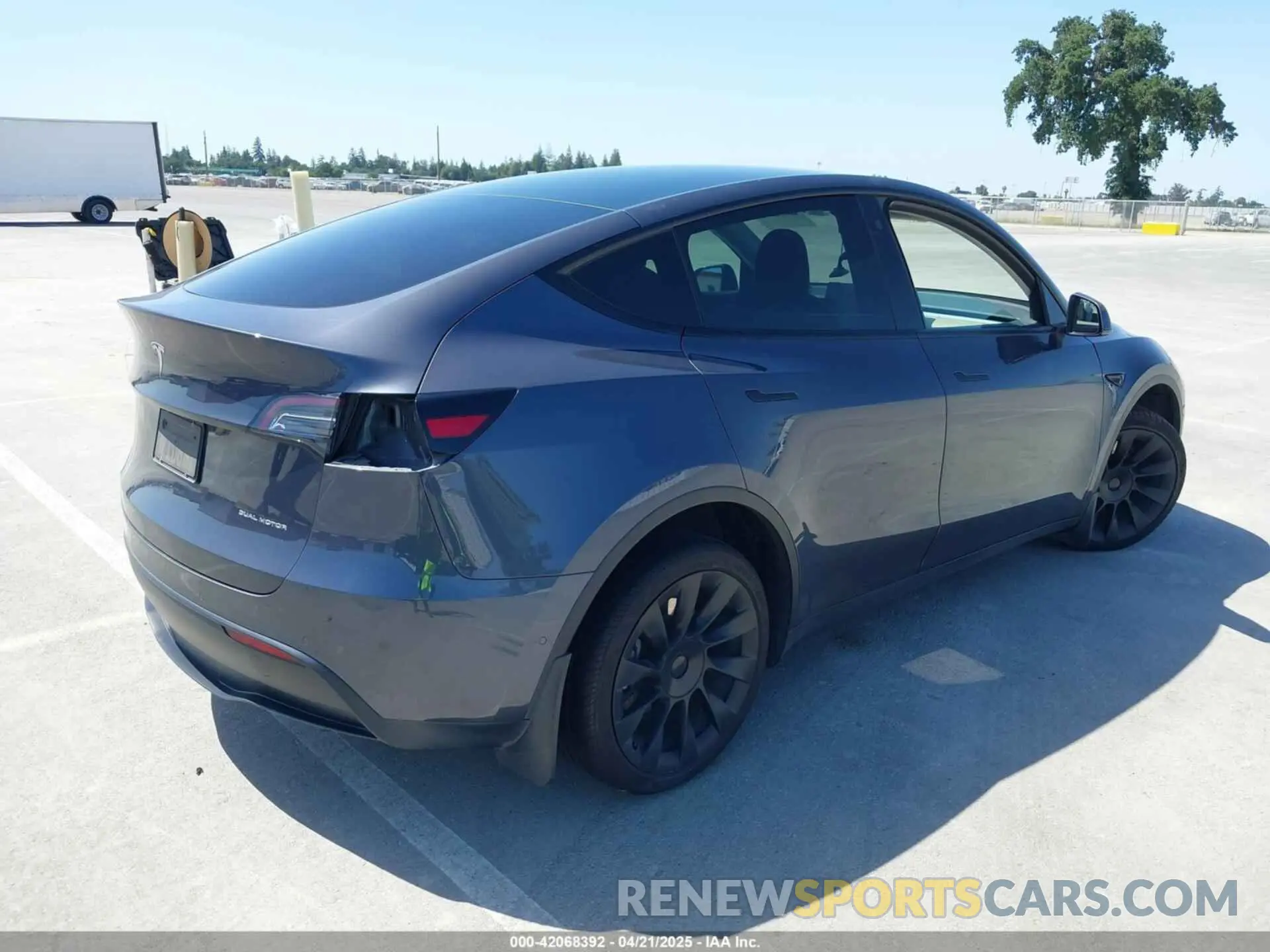 4 fotografías del automóvil dañado 7SAYGAEE4NF341230 TESLA MODEL Y 2022