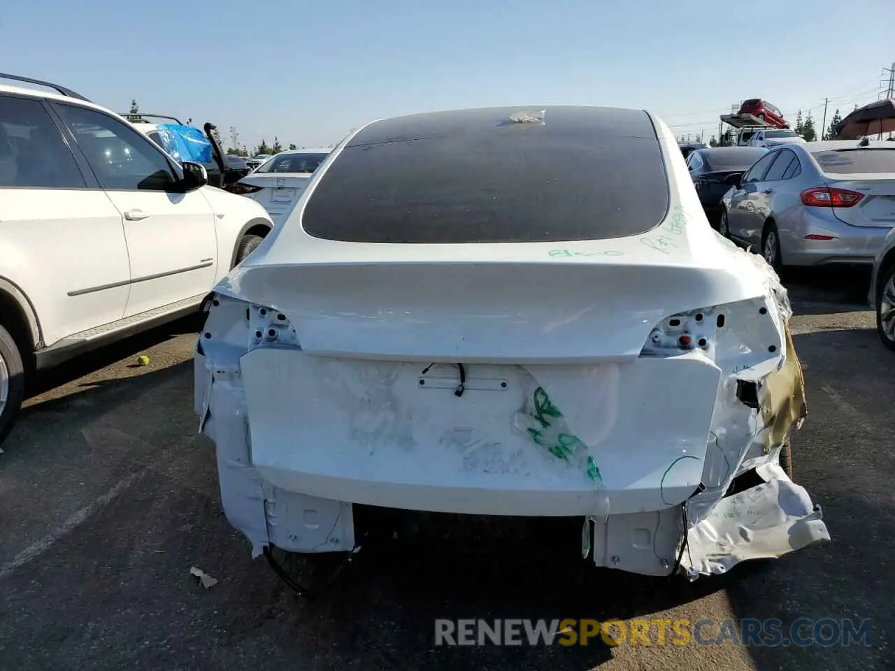 9 fotografías del automóvil dañado 7SAYGAEE4NF466258 TESLA MODEL Y 2022