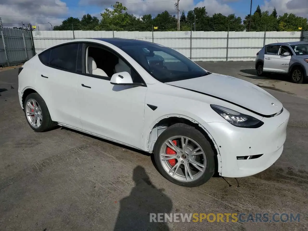 4 fotografías del automóvil dañado 7SAYGAEE5NF427064 TESLA MODEL Y 2022