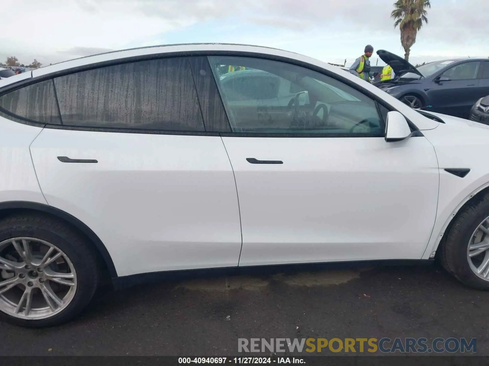 14 fotografías del automóvil dañado 7SAYGAEE5NF553411 TESLA MODEL Y 2022