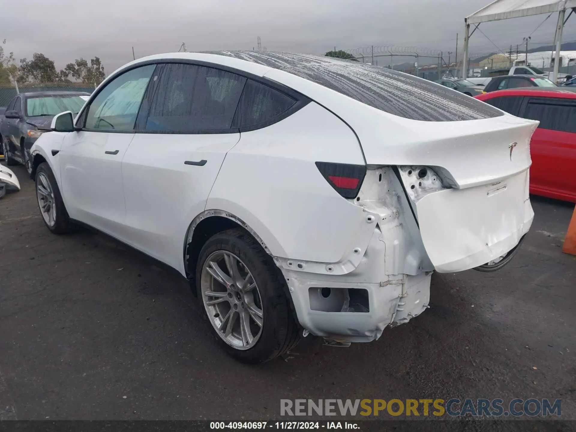 3 fotografías del automóvil dañado 7SAYGAEE5NF553411 TESLA MODEL Y 2022