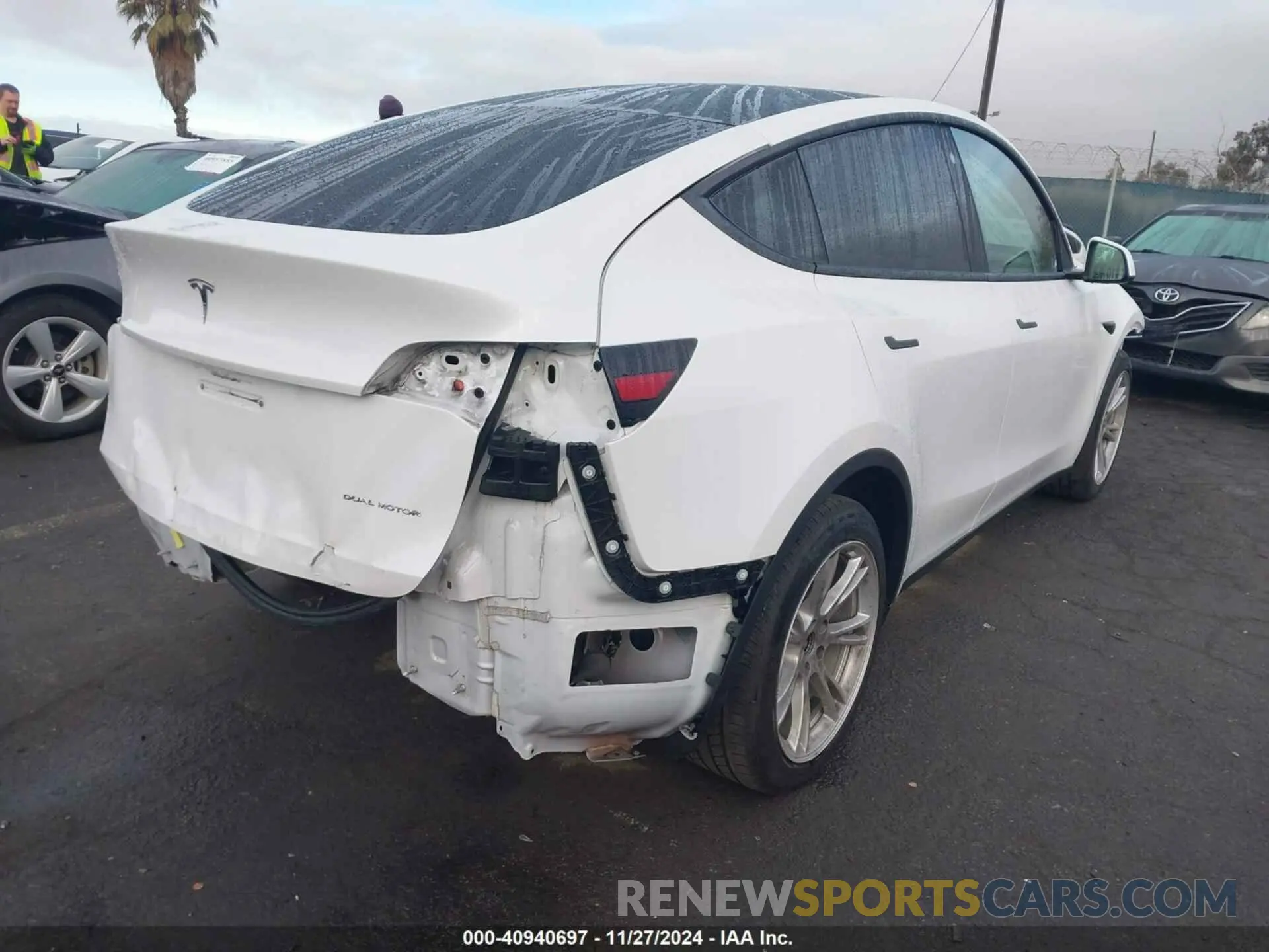 4 fotografías del automóvil dañado 7SAYGAEE5NF553411 TESLA MODEL Y 2022