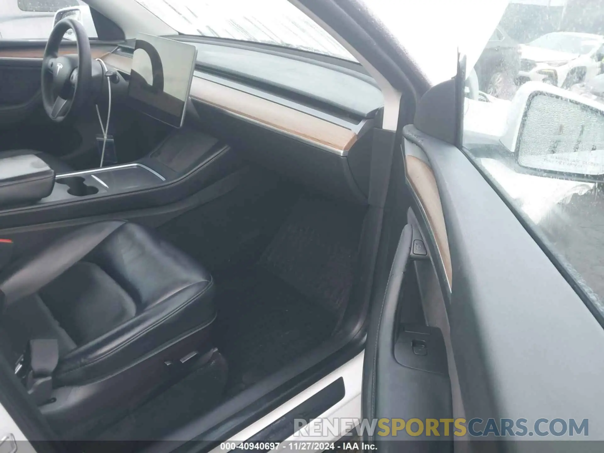 5 fotografías del automóvil dañado 7SAYGAEE5NF553411 TESLA MODEL Y 2022