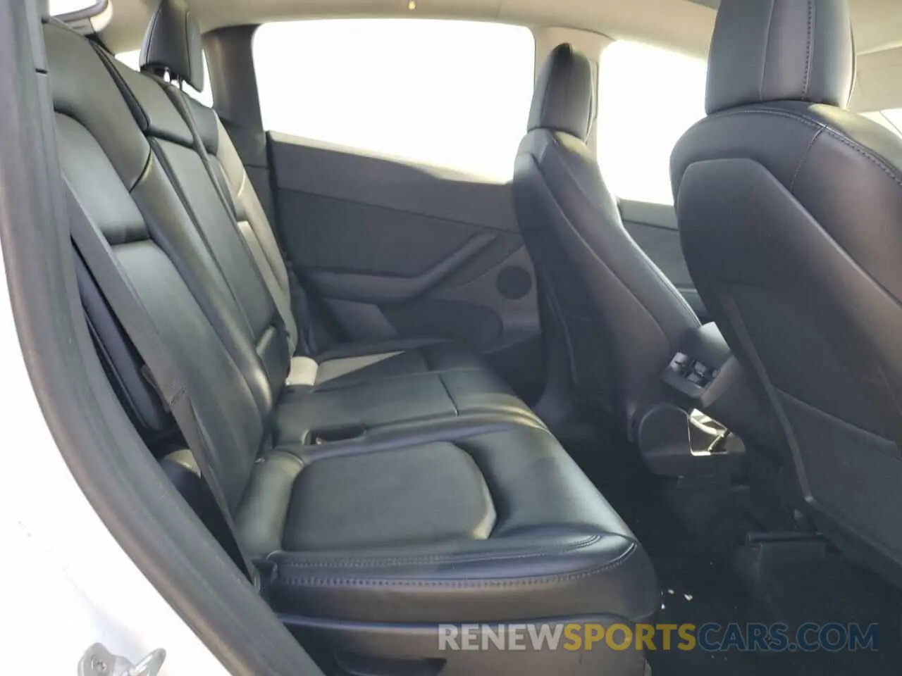 11 fotografías del automóvil dañado 7SAYGAEE6NF492070 TESLA MODEL Y 2022