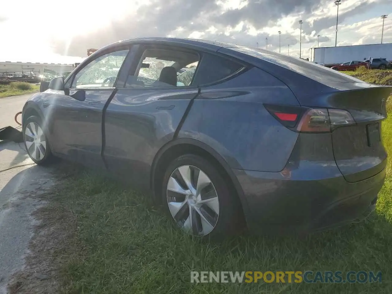 2 fotografías del automóvil dañado 7SAYGAEE6NF576132 TESLA MODEL Y 2022