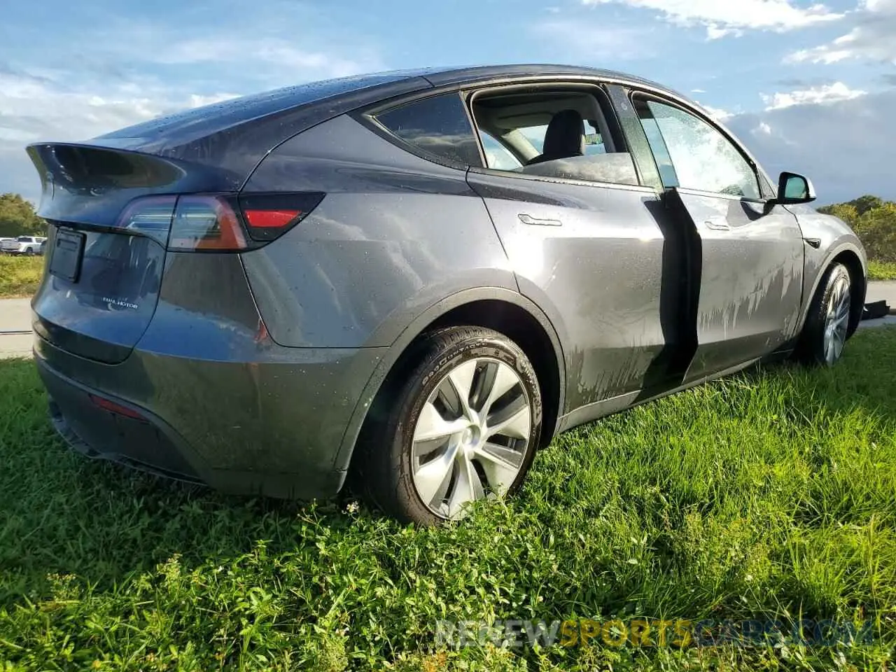 3 fotografías del automóvil dañado 7SAYGAEE6NF576132 TESLA MODEL Y 2022