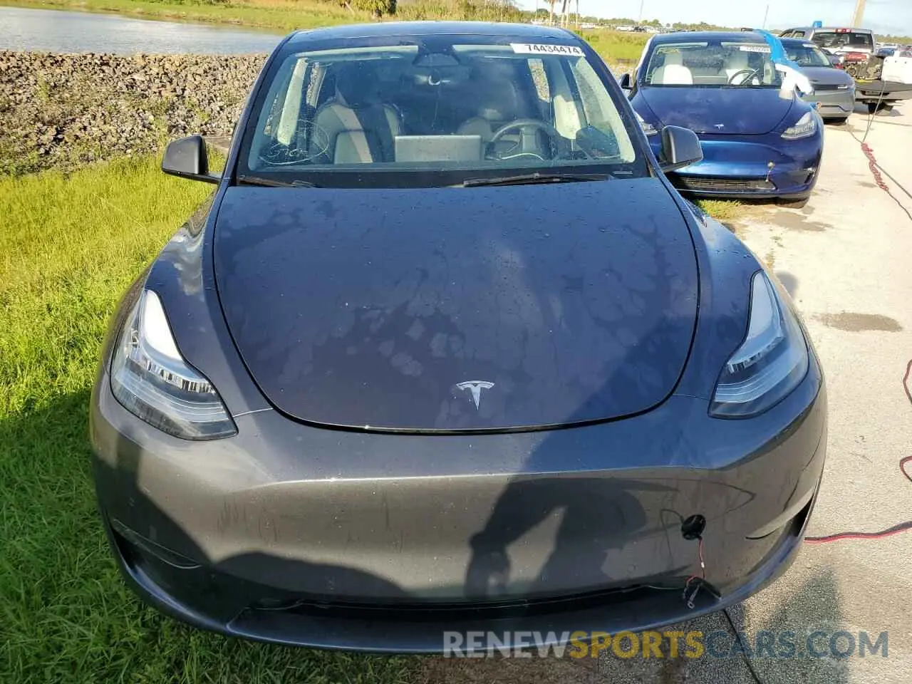 5 fotografías del automóvil dañado 7SAYGAEE6NF576132 TESLA MODEL Y 2022