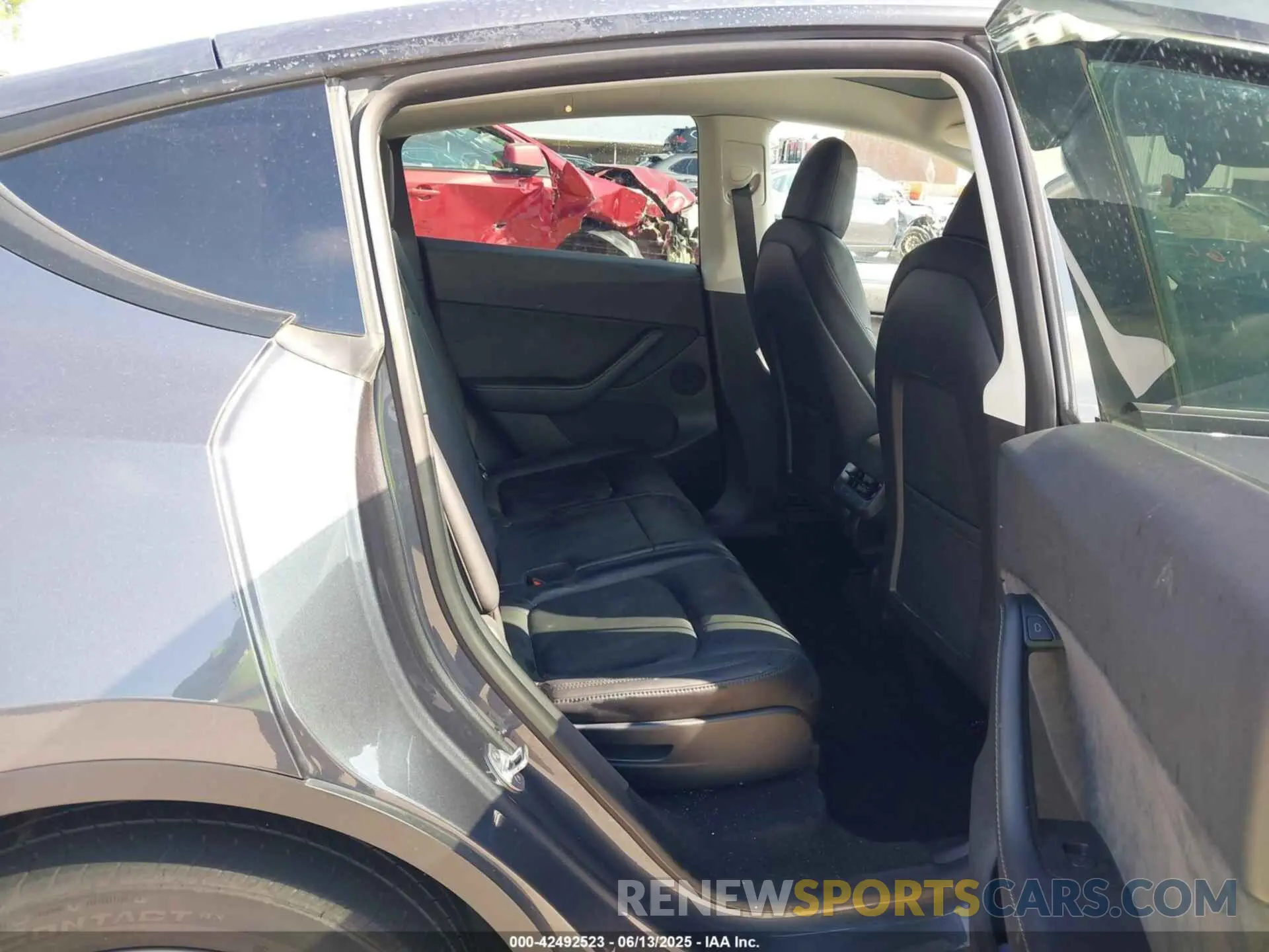7 fotografías del automóvil dañado 7SAYGAEE7NF389319 TESLA MODEL Y 2022