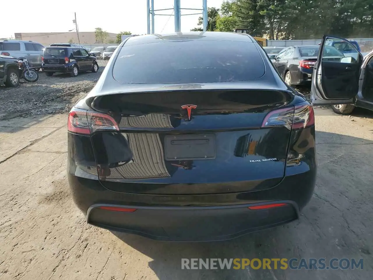 6 fotografías del automóvil dañado 7SAYGAEE7NF576382 TESLA MODEL Y 2022