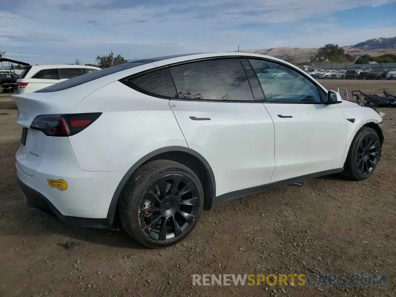 3 fotografías del automóvil dañado 7SAYGAEE8NF384436 TESLA MODEL Y 2022