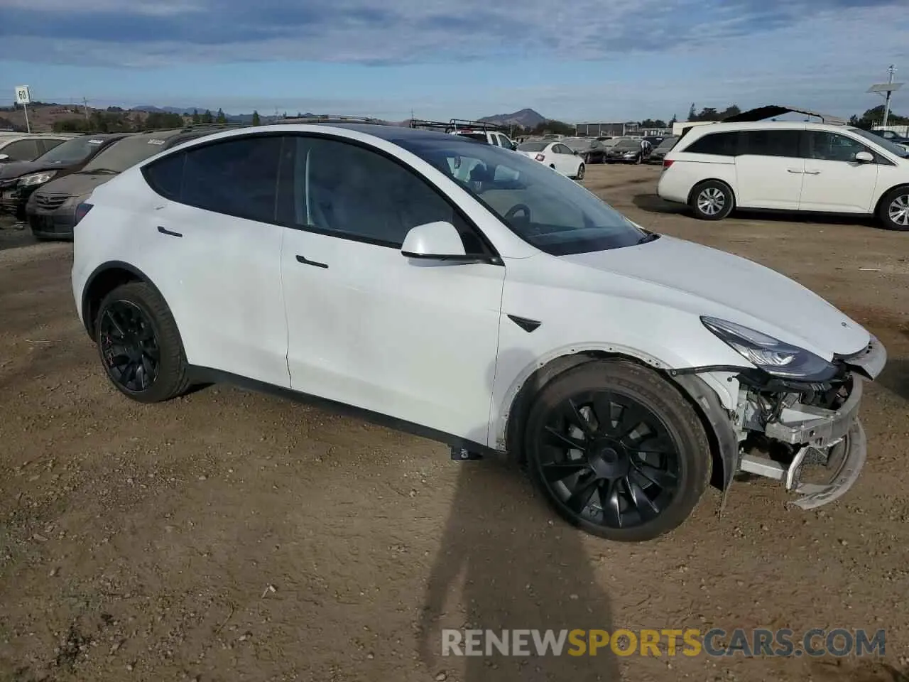 4 fotografías del automóvil dañado 7SAYGAEE8NF384436 TESLA MODEL Y 2022
