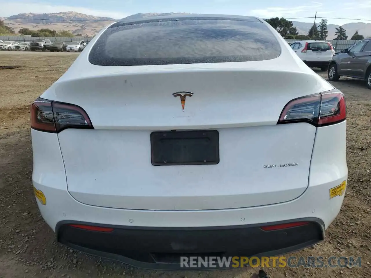 6 fotografías del automóvil dañado 7SAYGAEE8NF384436 TESLA MODEL Y 2022