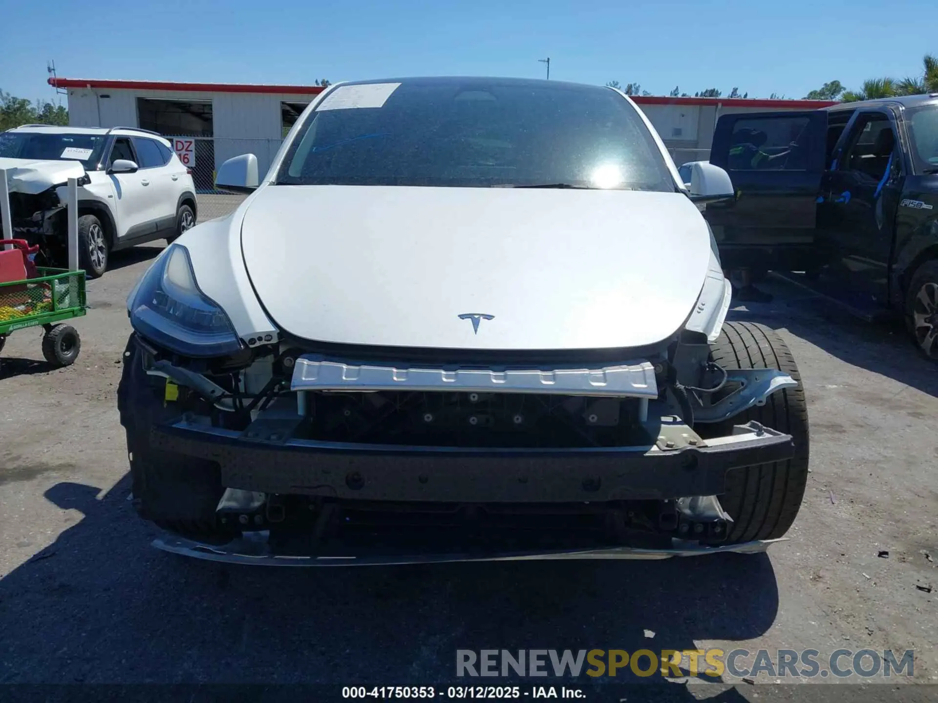 12 fotografías del automóvil dañado 7SAYGAEE8NF431786 TESLA MODEL Y 2022