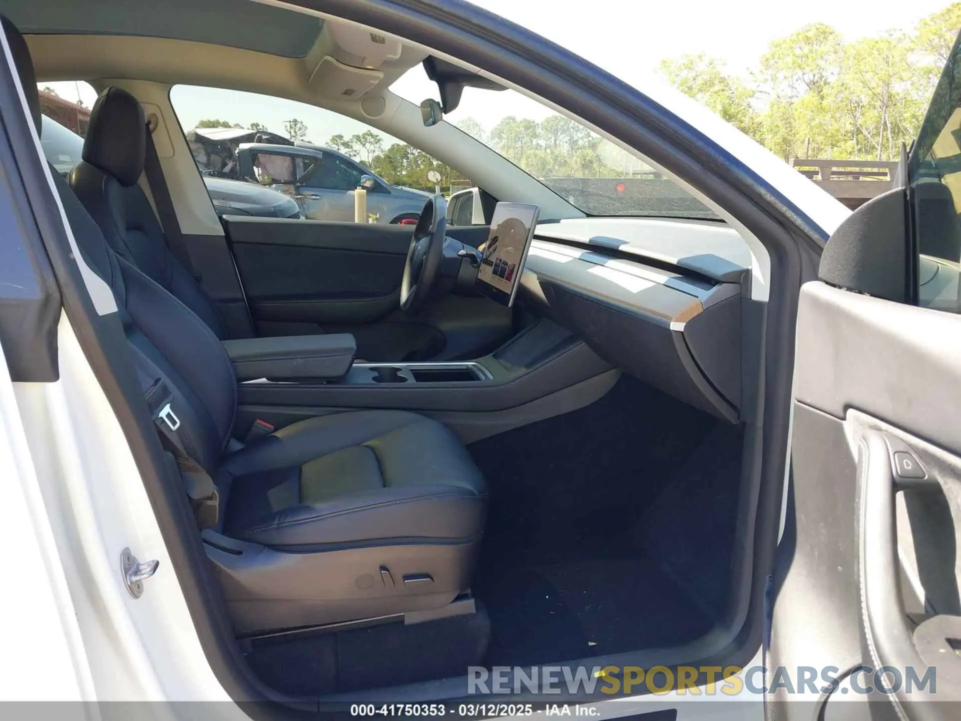 5 fotografías del automóvil dañado 7SAYGAEE8NF431786 TESLA MODEL Y 2022
