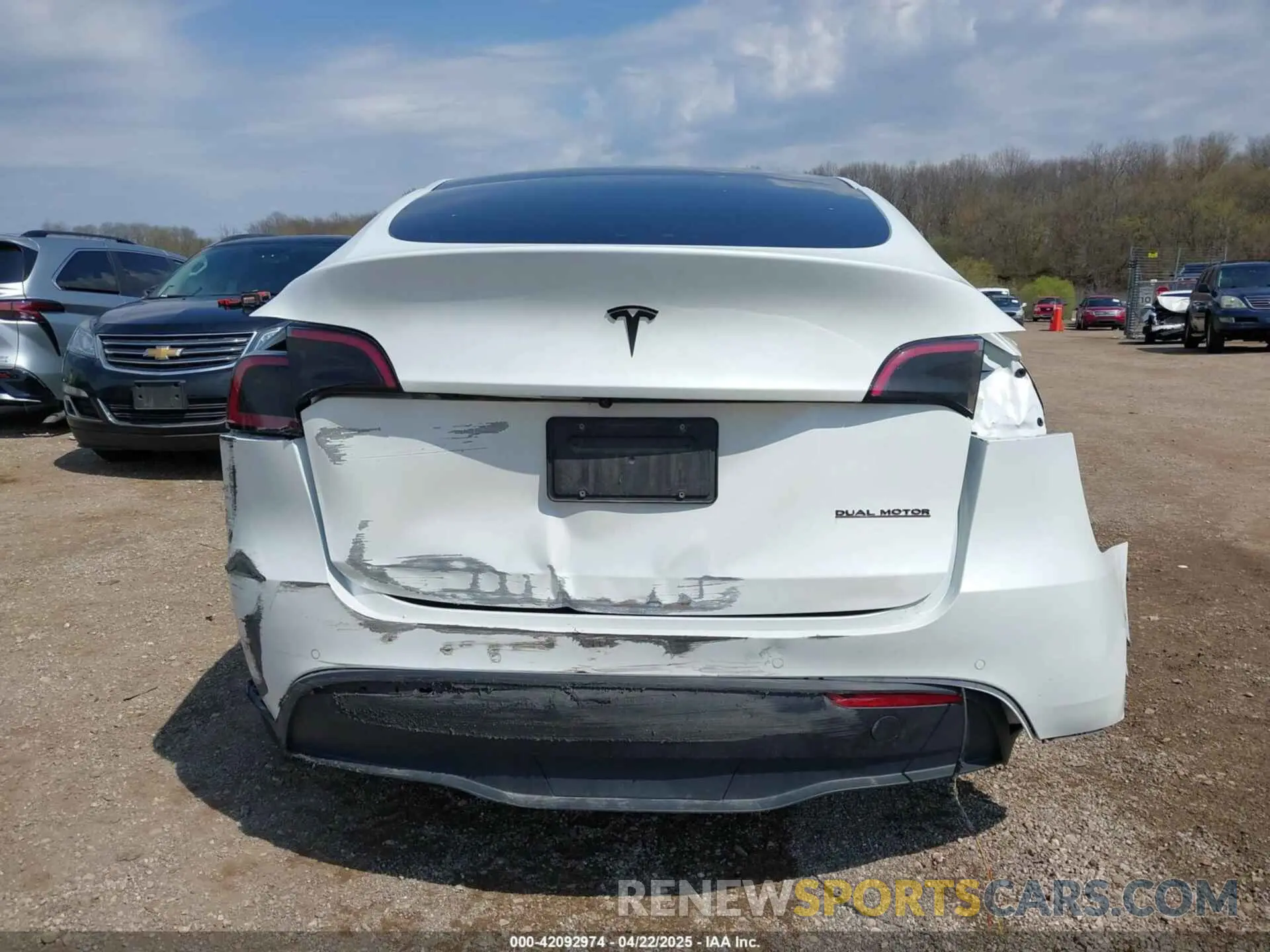 16 fotografías del automóvil dañado 7SAYGAEE8NF547845 TESLA MODEL Y 2022