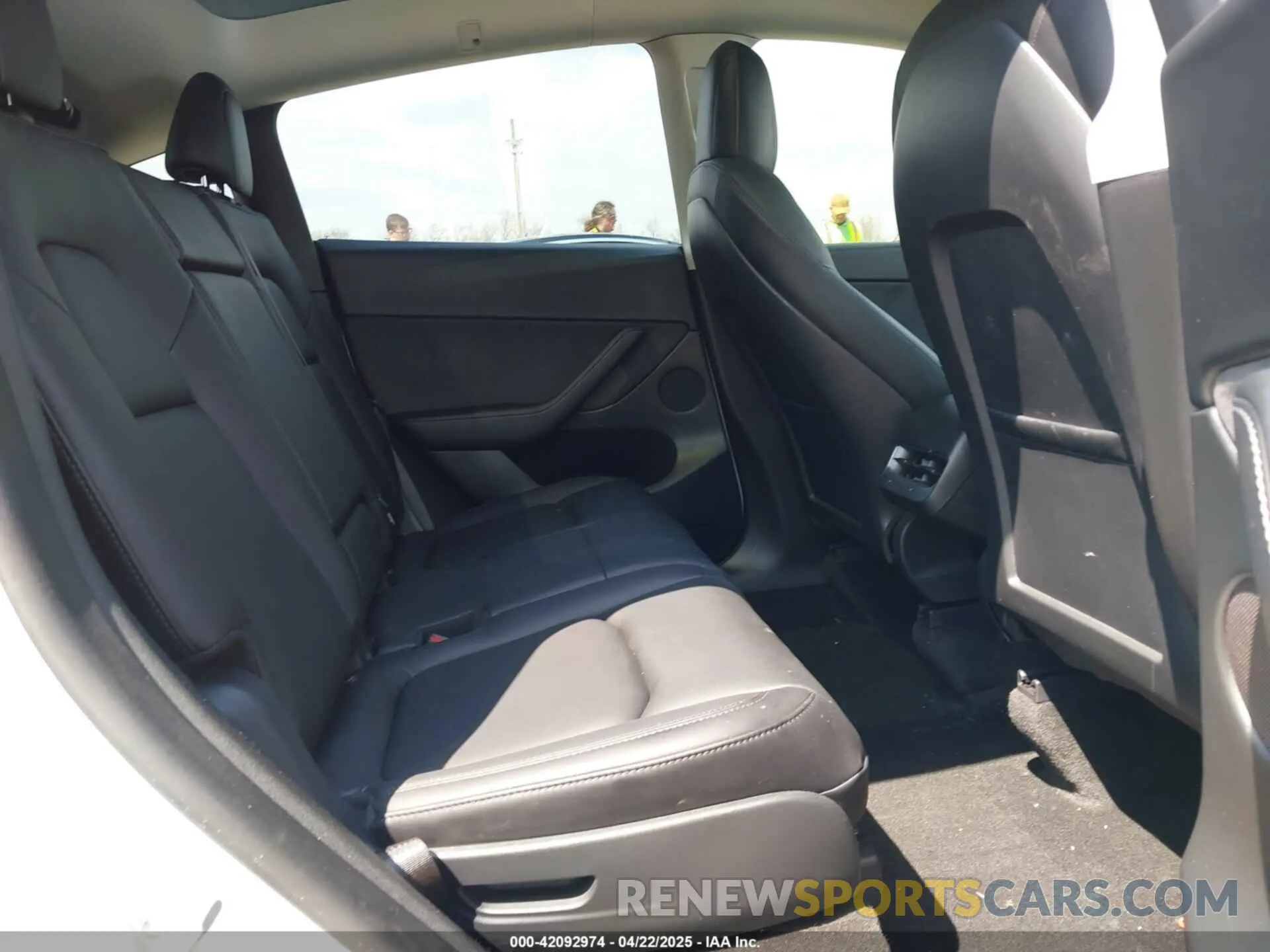 8 fotografías del automóvil dañado 7SAYGAEE8NF547845 TESLA MODEL Y 2022