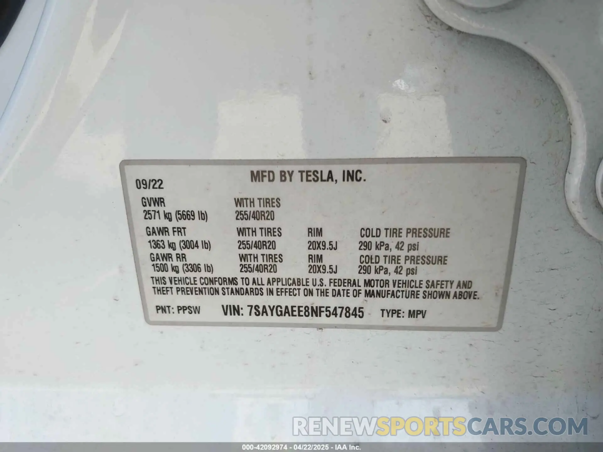 9 fotografías del automóvil dañado 7SAYGAEE8NF547845 TESLA MODEL Y 2022