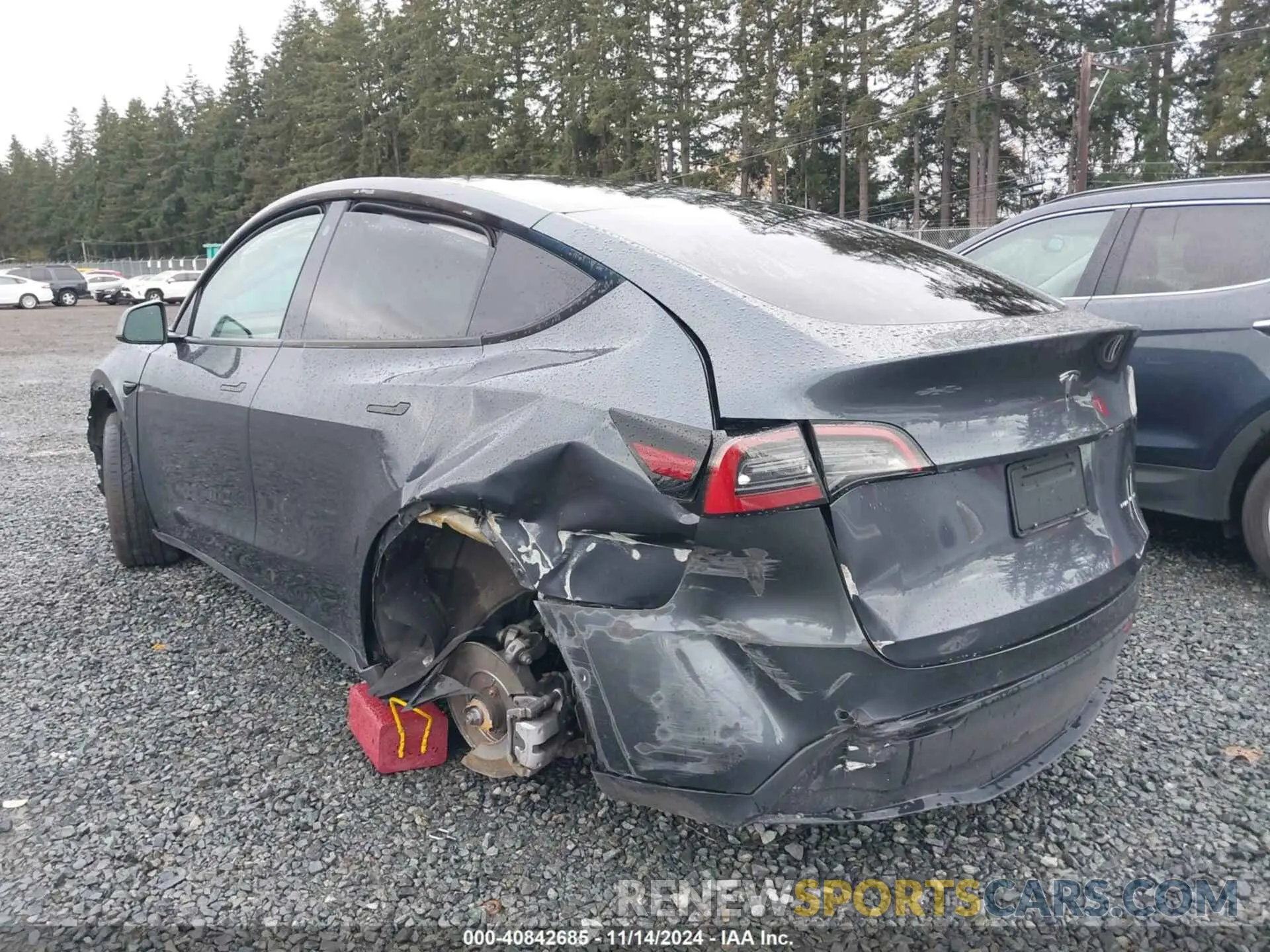 6 fotografías del automóvil dañado 7SAYGAEE8NF570624 TESLA MODEL Y 2022