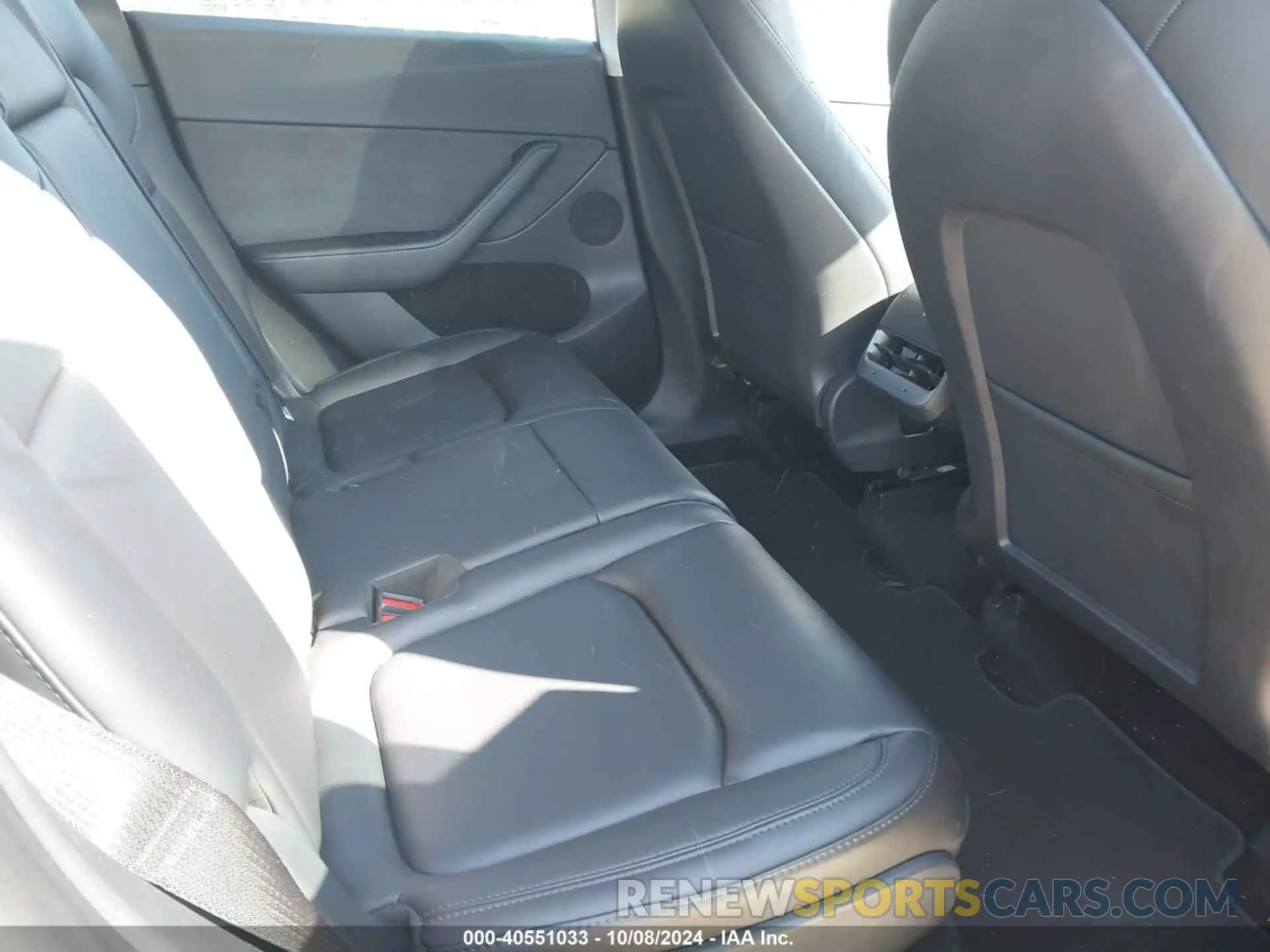 8 fotografías del automóvil dañado 7SAYGAEE8NF574463 TESLA MODEL Y 2022