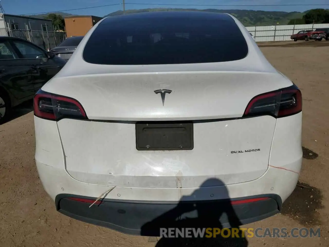 6 fotografías del automóvil dañado 7SAYGAEE9NF352658 TESLA MODEL Y 2022