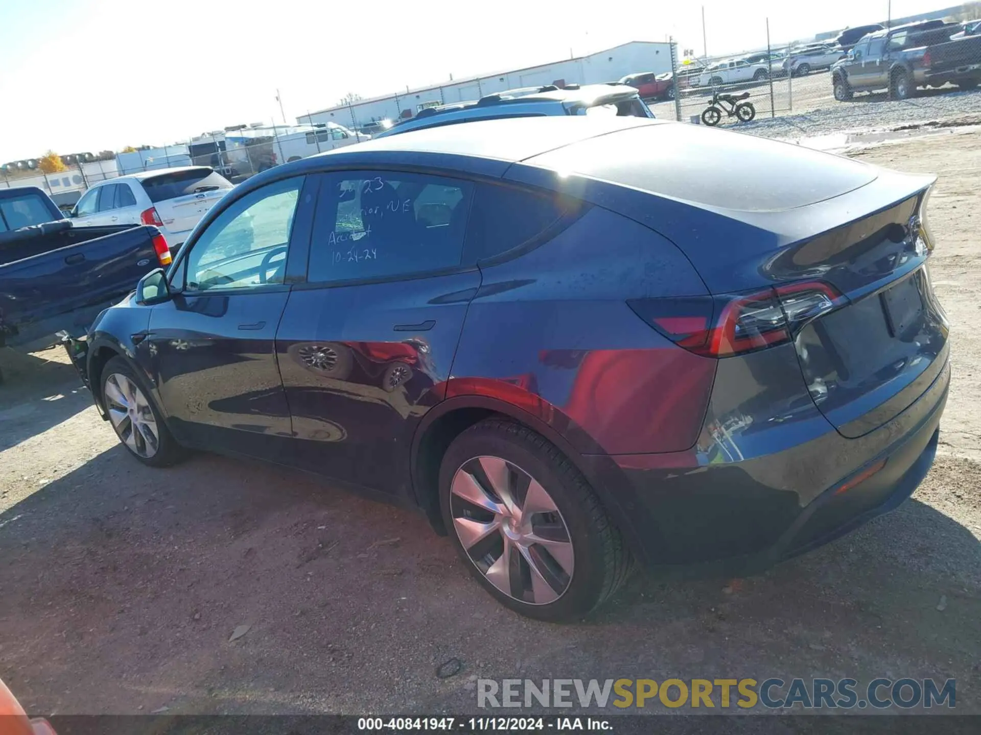 13 fotografías del automóvil dañado 7SAYGAEE9NF398040 TESLA MODEL Y 2022