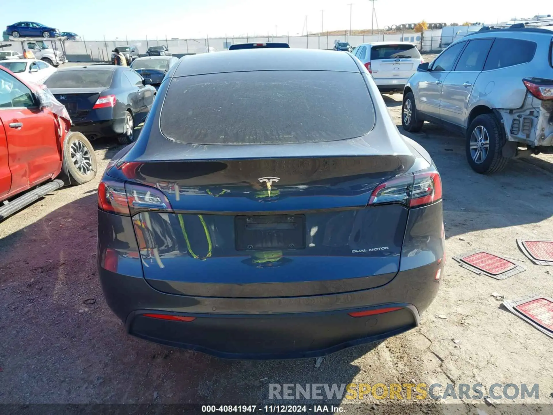 15 fotografías del automóvil dañado 7SAYGAEE9NF398040 TESLA MODEL Y 2022