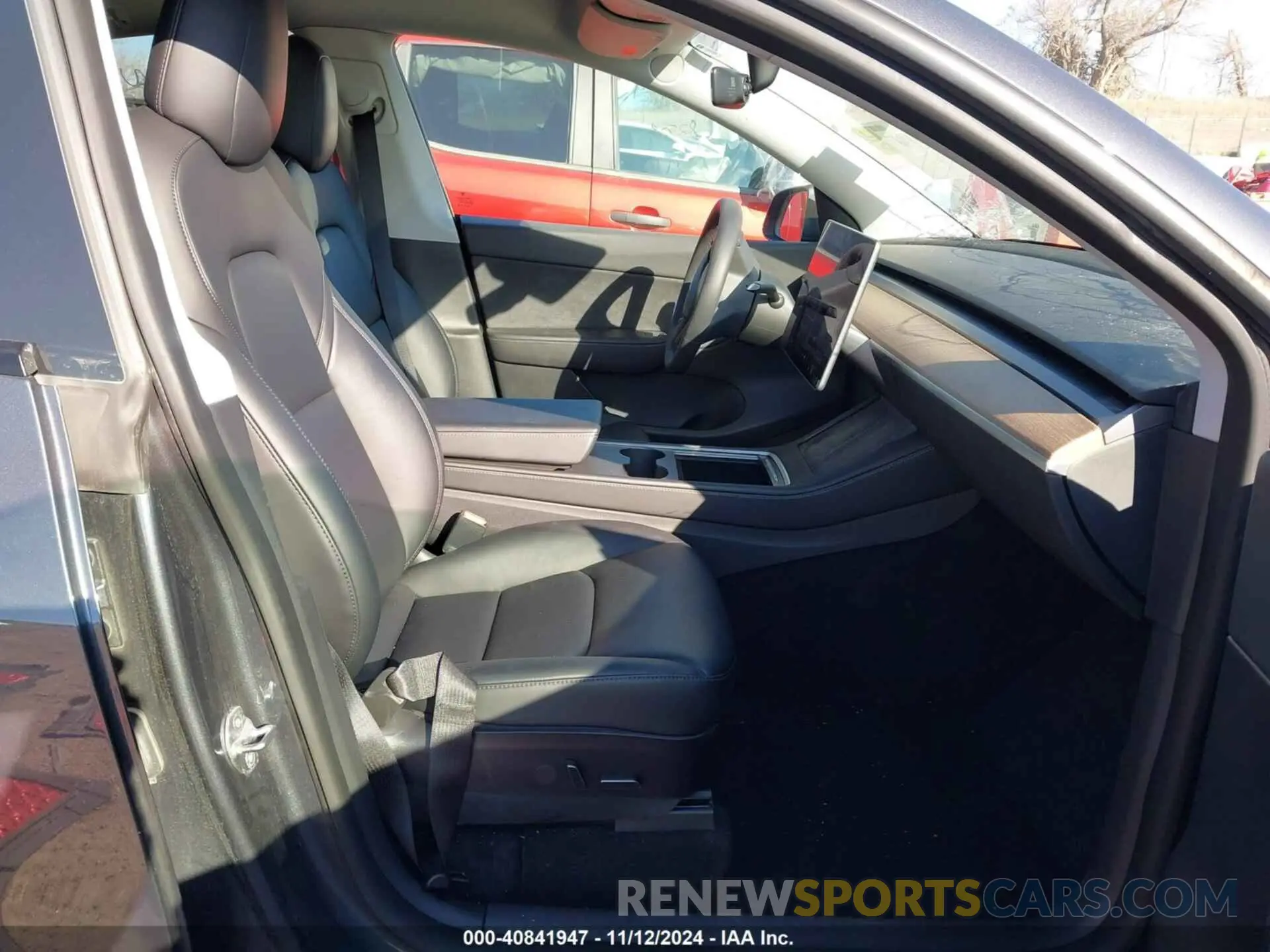 5 fotografías del automóvil dañado 7SAYGAEE9NF398040 TESLA MODEL Y 2022