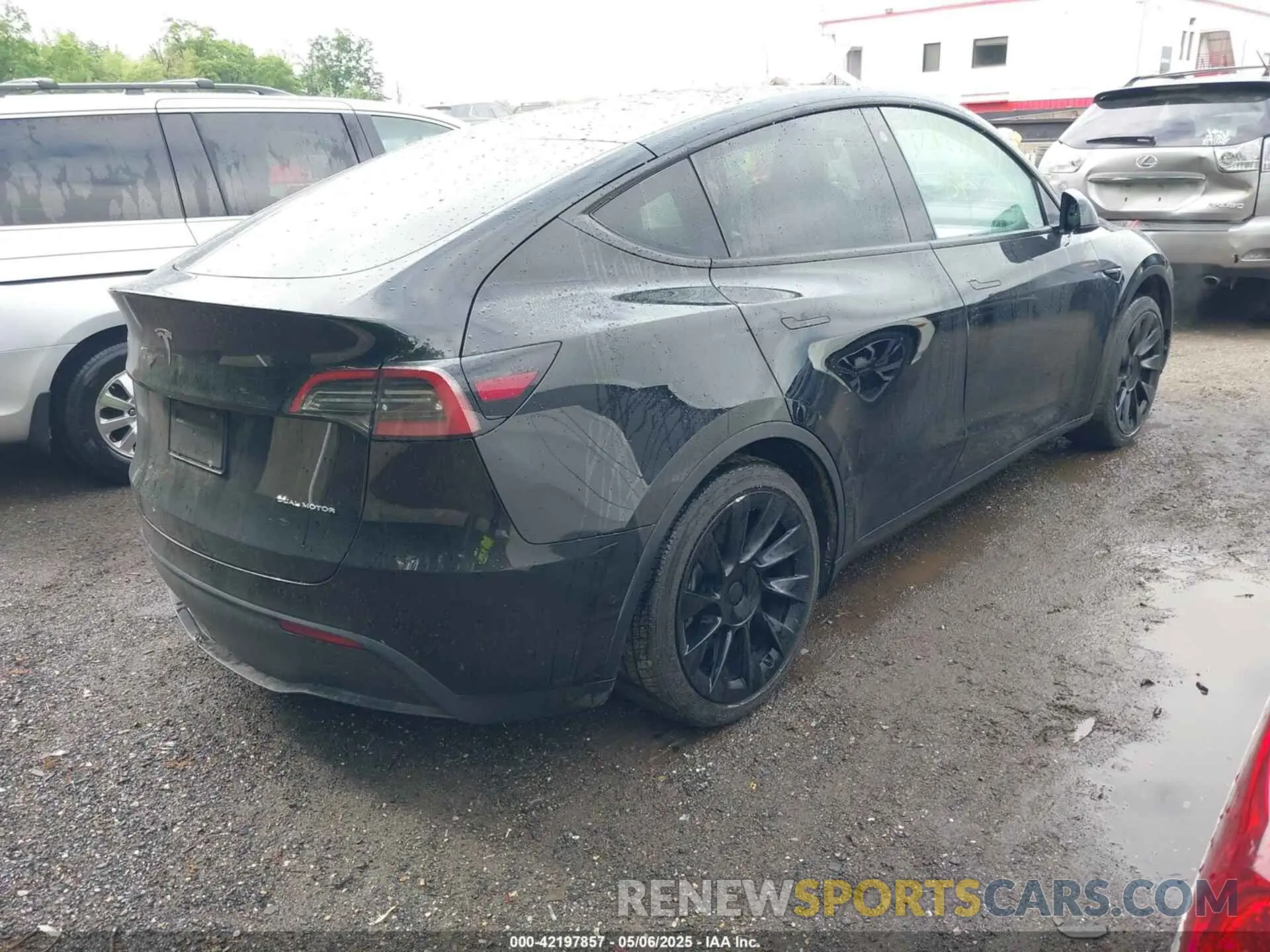 4 fotografías del automóvil dañado 7SAYGAEE9NF464960 TESLA MODEL Y 2022