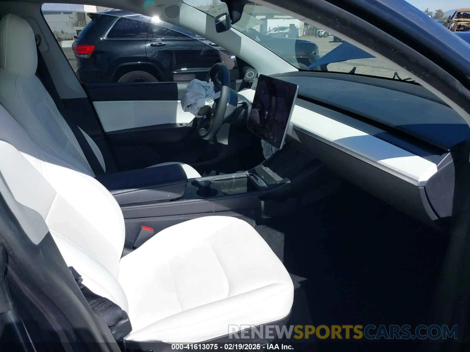 5 fotografías del automóvil dañado 7SAYGAEEXNF381389 TESLA MODEL Y 2022