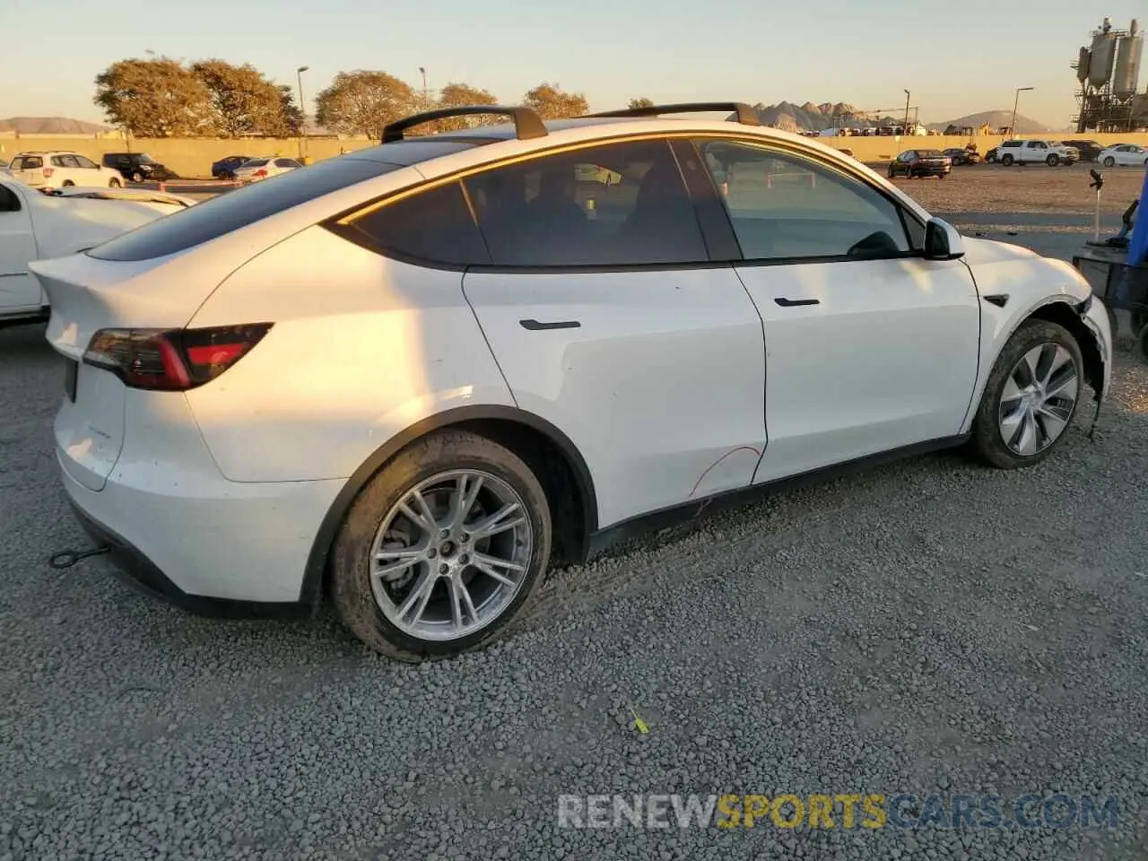 3 fotografías del automóvil dañado 7SAYGAEEXNF488944 TESLA MODEL Y 2022