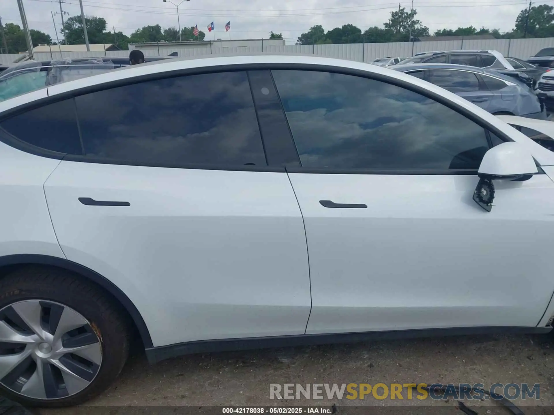 12 fotografías del automóvil dañado 7SAYGDEE0NF332610 TESLA MODEL Y 2022