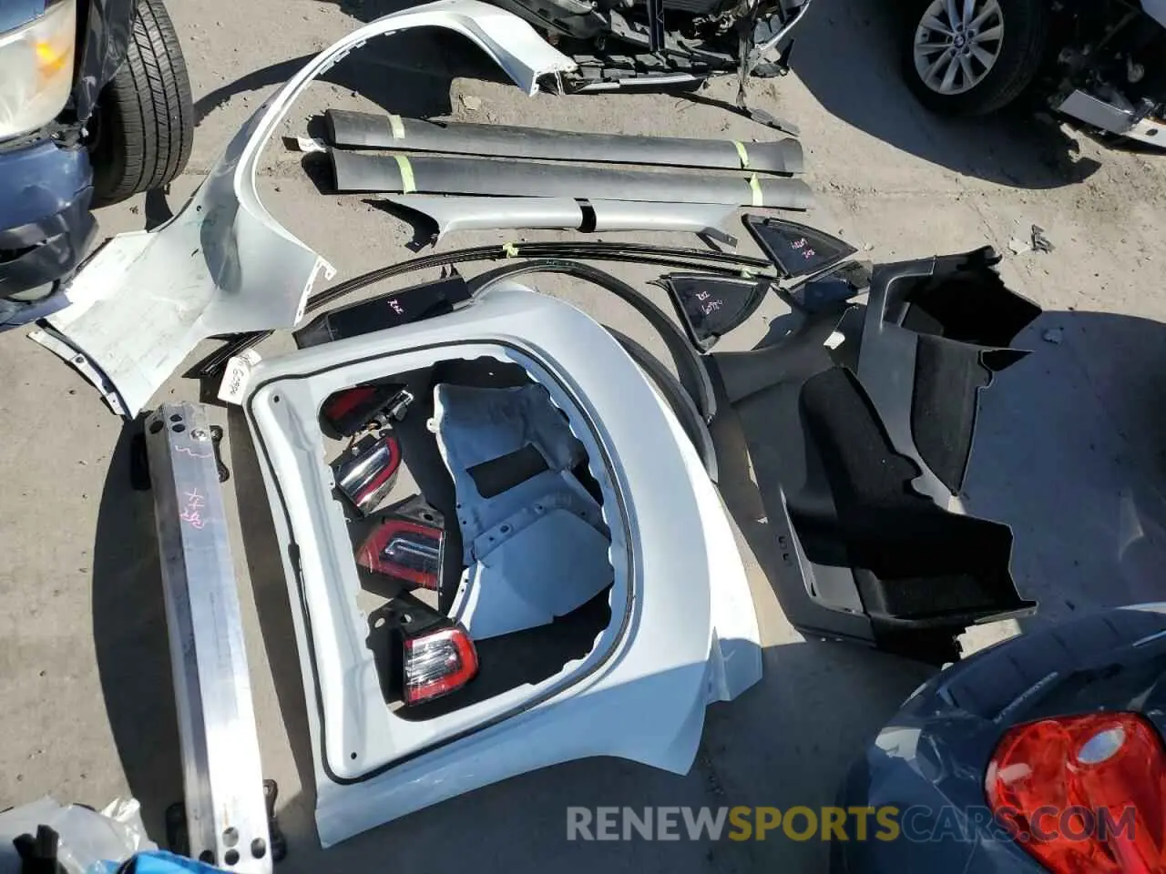 13 fotografías del automóvil dañado 7SAYGDEE0NF436885 TESLA MODEL Y 2022