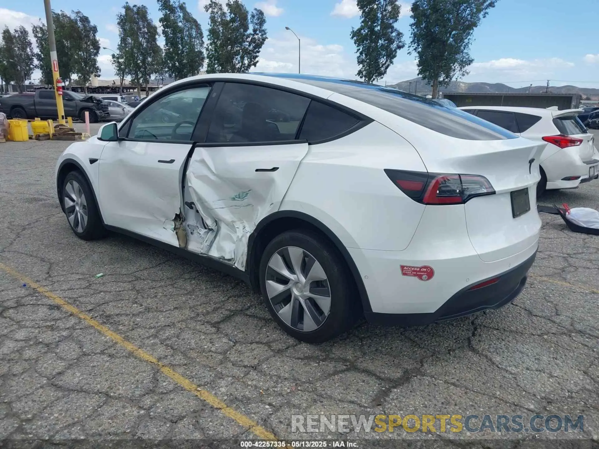 3 fotografías del automóvil dañado 7SAYGDEE1NA021054 TESLA MODEL Y 2022